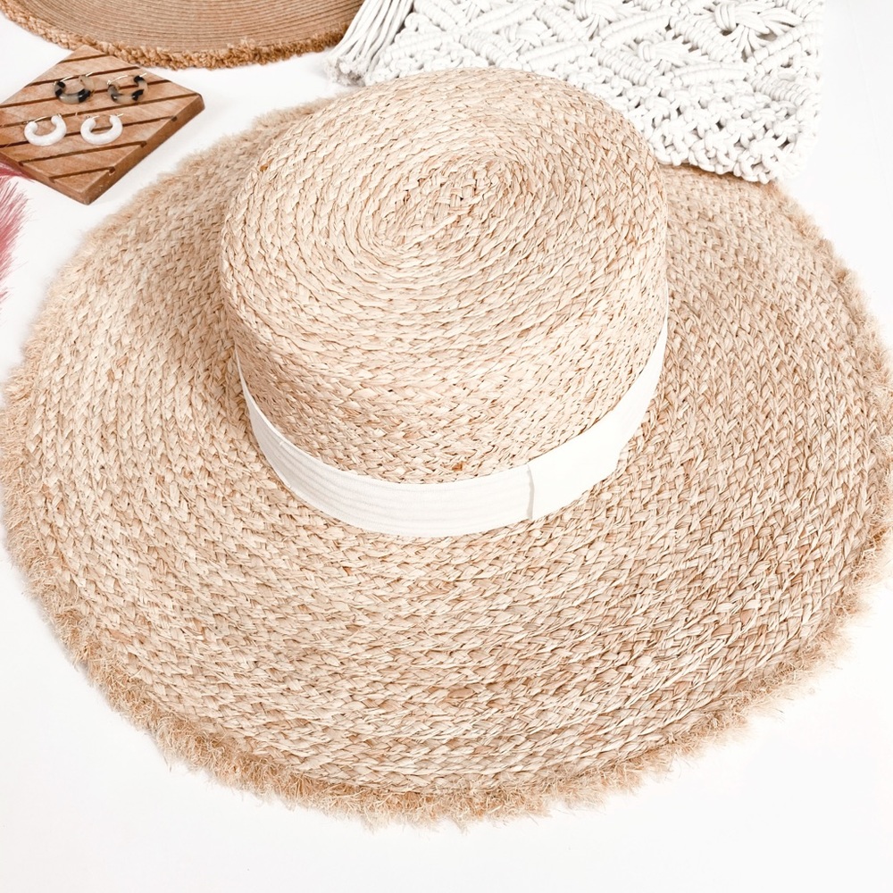 Woven flat top straw sun hat.
